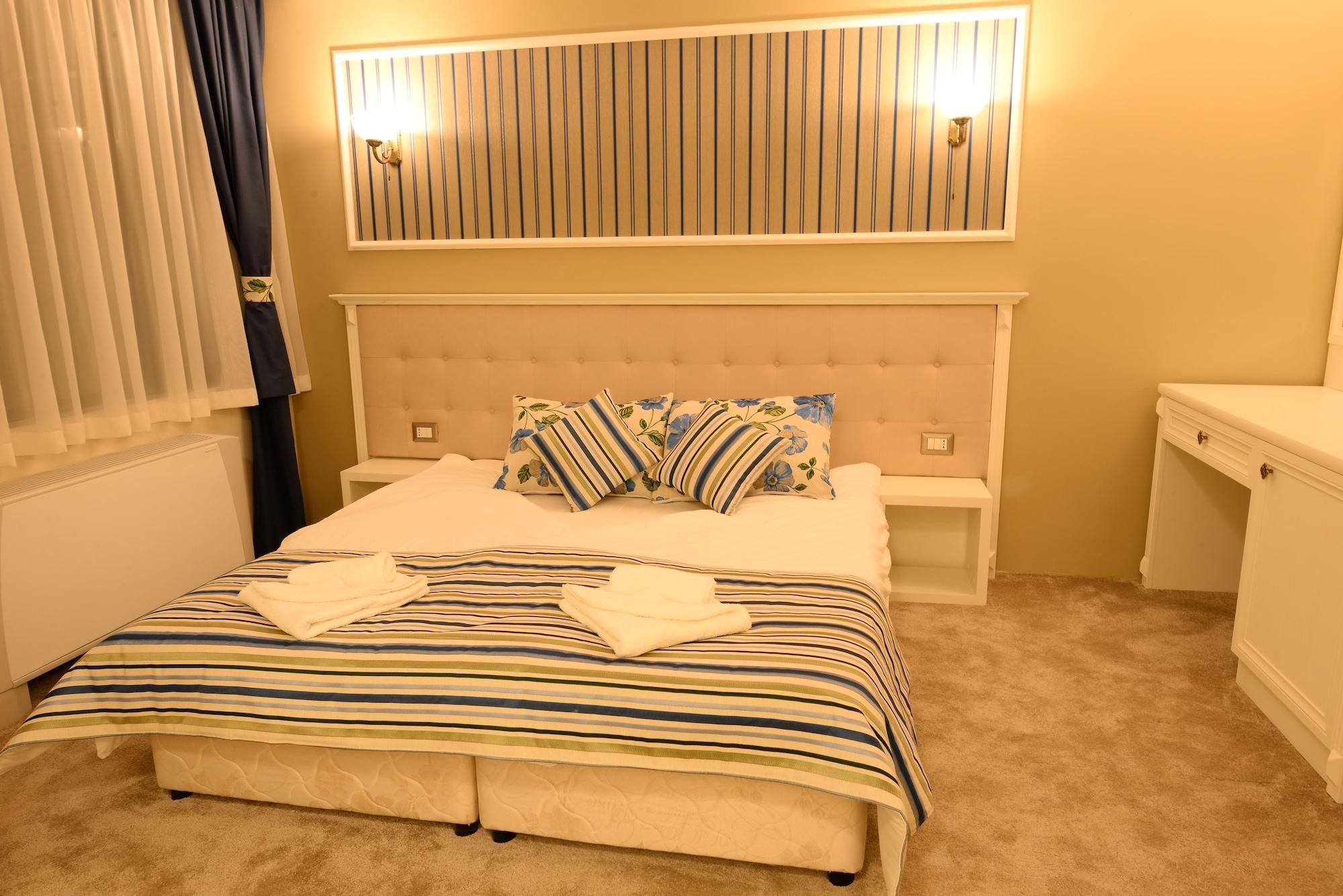 Park Hotel Raya Garden - Free Parking Veliko Tarnovo Luaran gambar