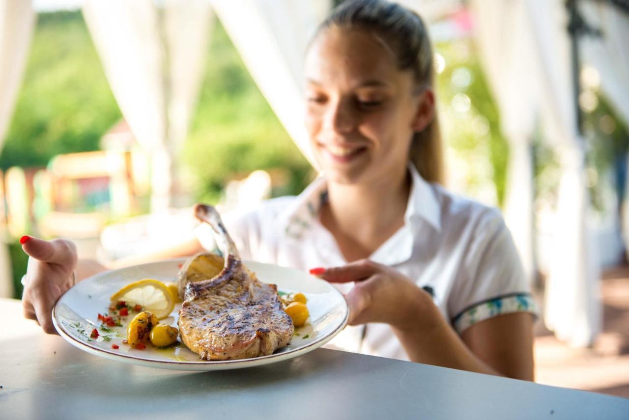 Park Hotel Raya Garden - Free Parking Veliko Tarnovo Luaran gambar